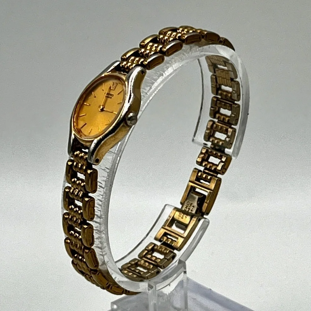 Vintage Seiko Petite Gold tone Oval Ladies Watch Working.